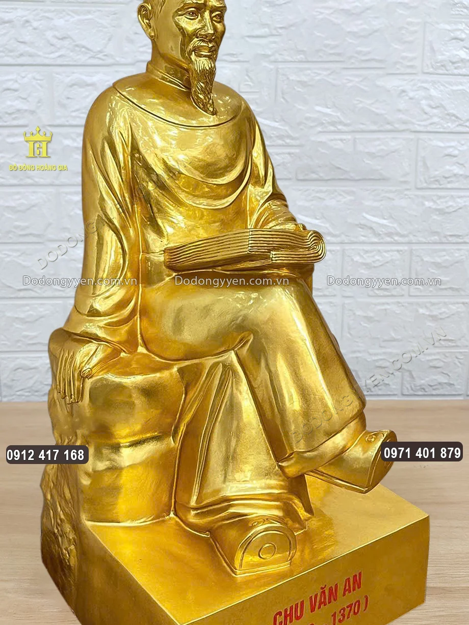 To&agrave;n bộ bề mặt được d&aacute;t v&agrave;ng 24K sang trọng